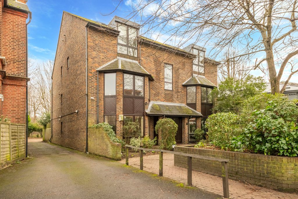Property photo 1 of 8