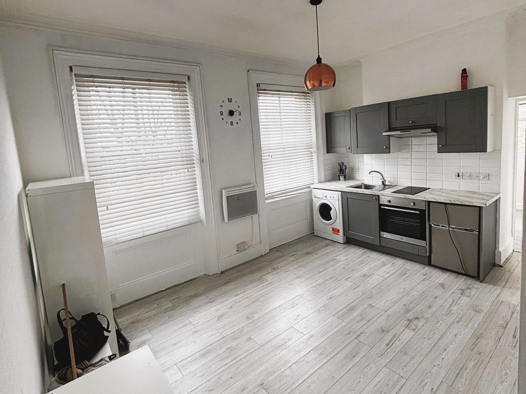 Property photo 2 of 6 Photo 6