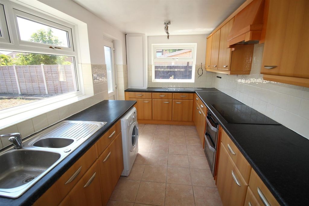 Property photo 2 of 16 Kitchen