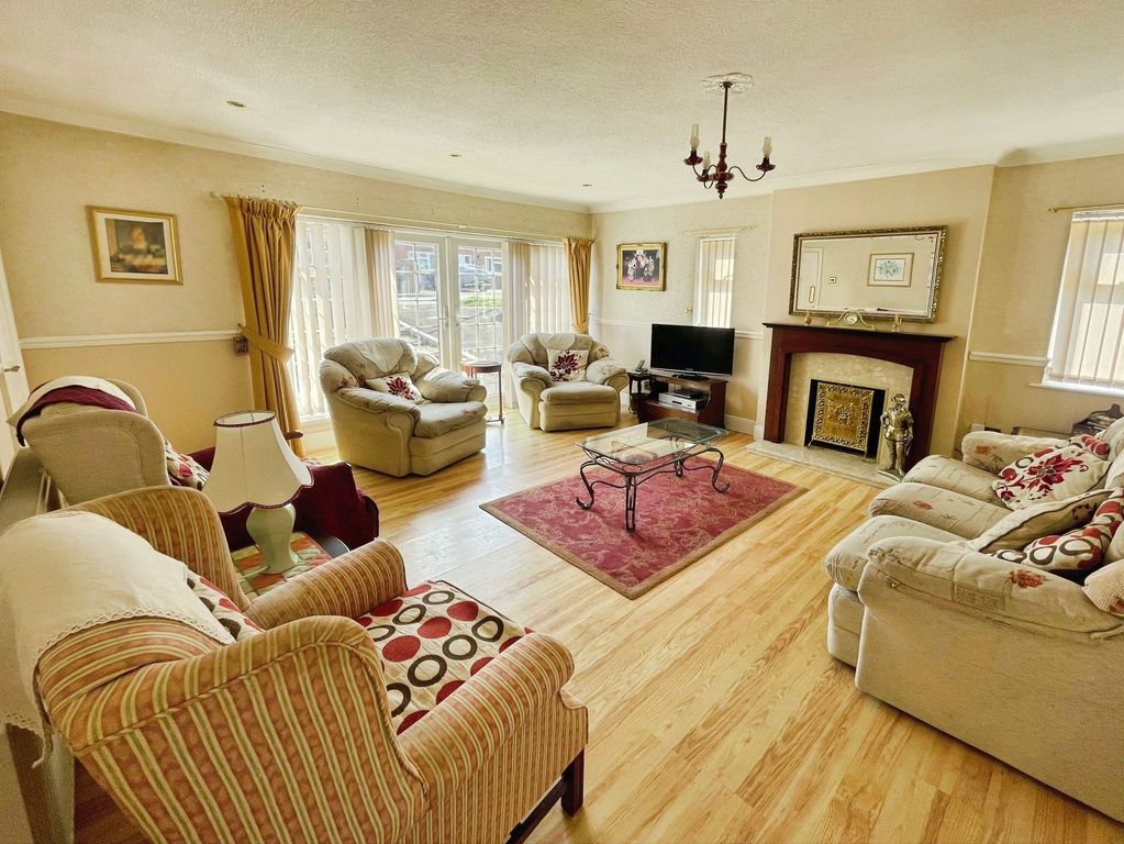 Property photo 2 of 31