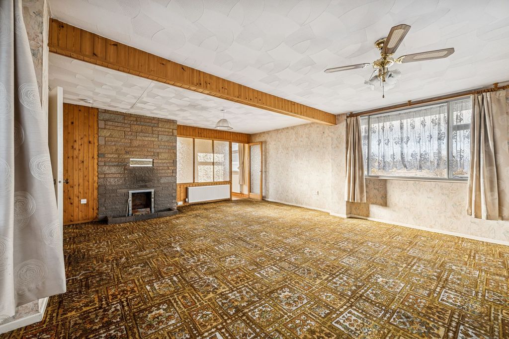 Property photo 3 of 41 Lounge