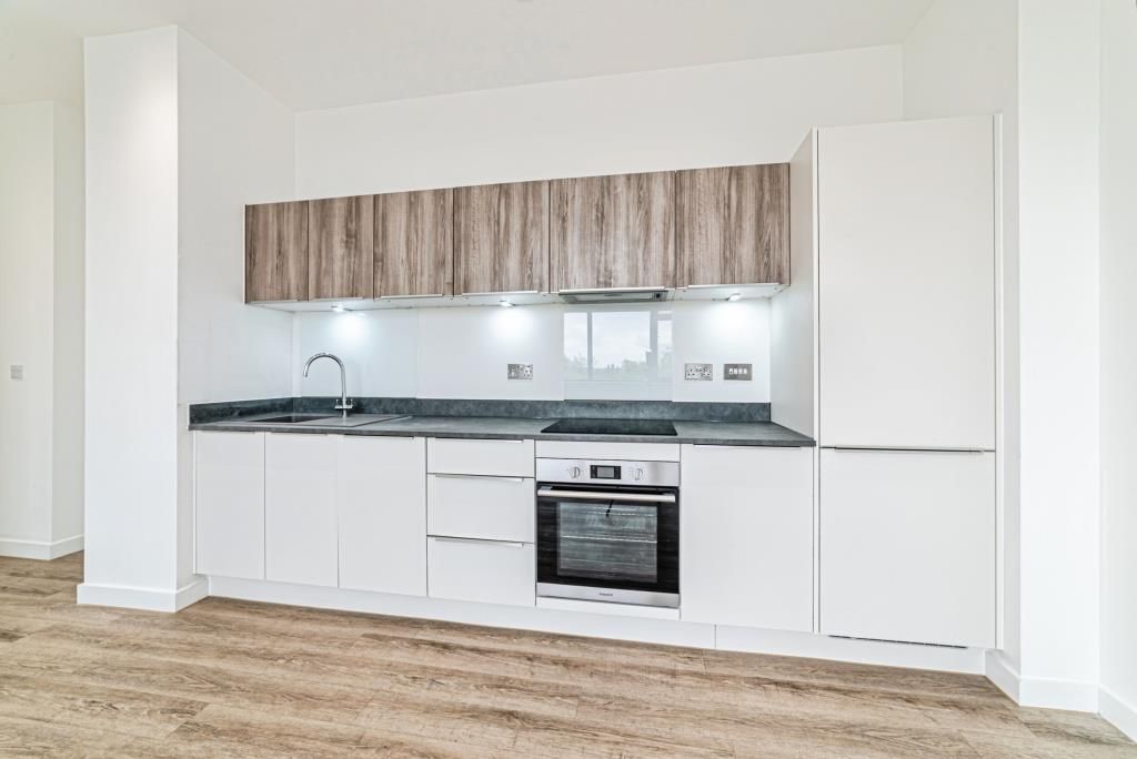Property photo 3 of 18 Kitchen