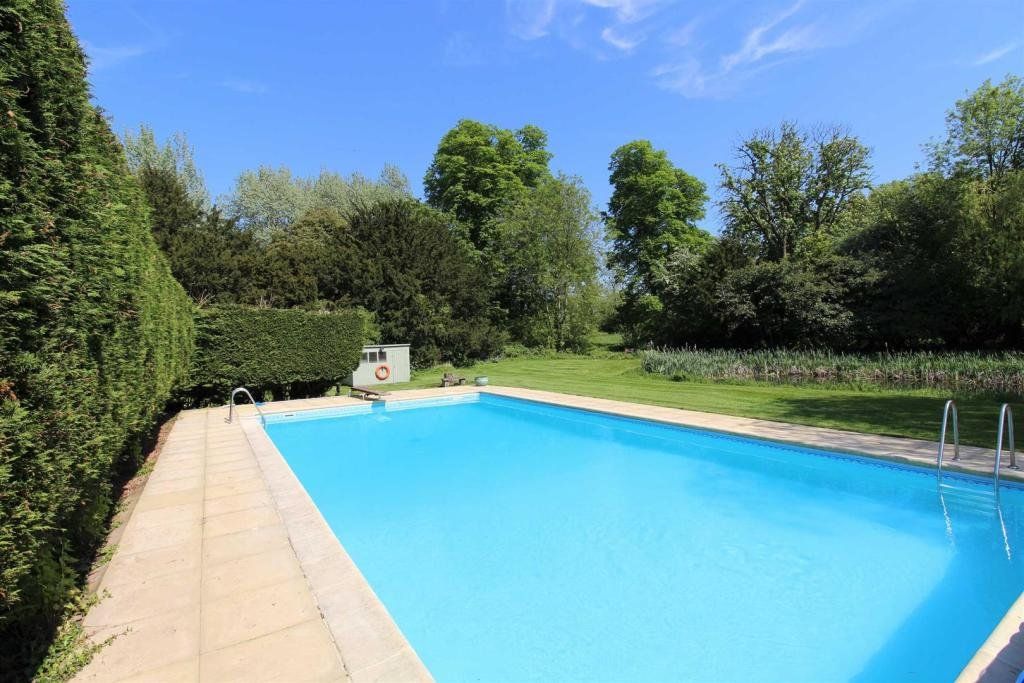 Property photo 3 of 25 Swimming Pool