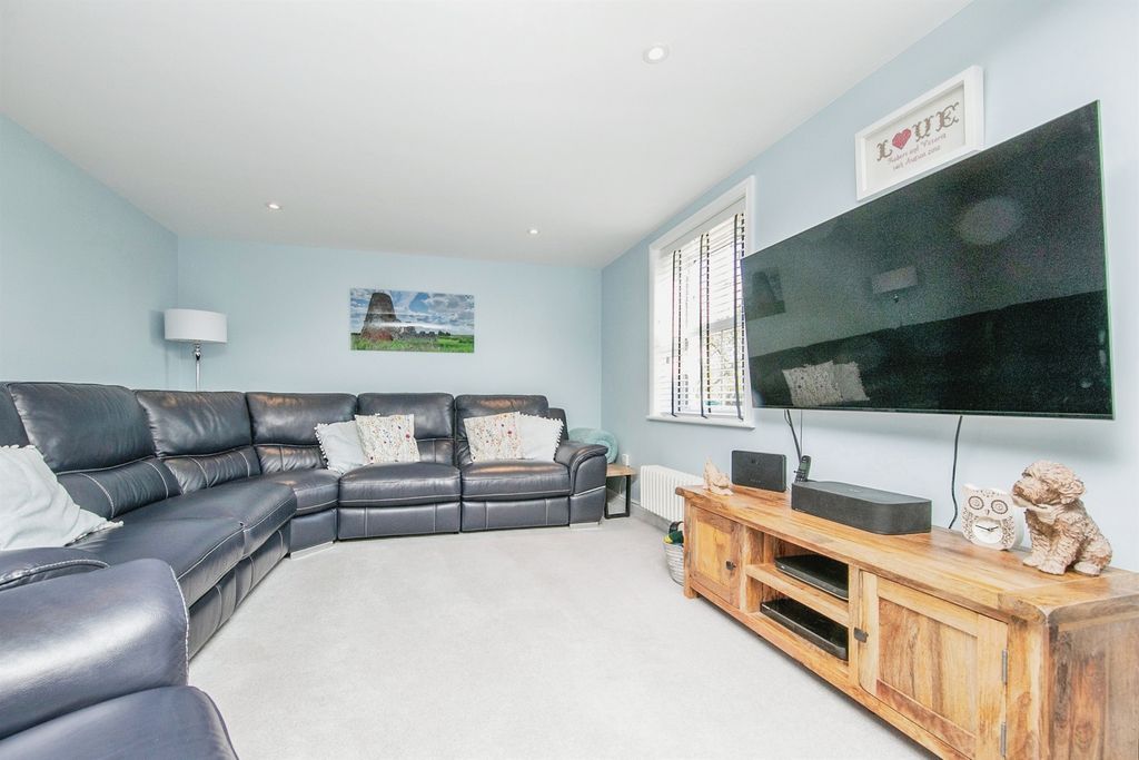 Property photo 2 of 26