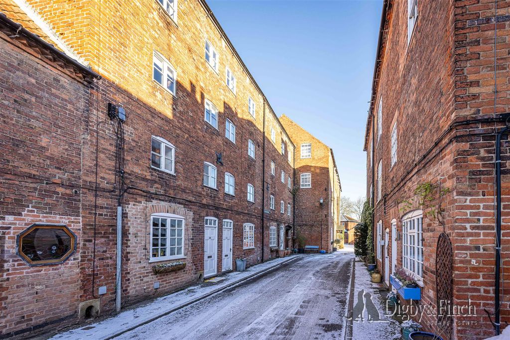 Property photo 1 of 20 Front Entrance