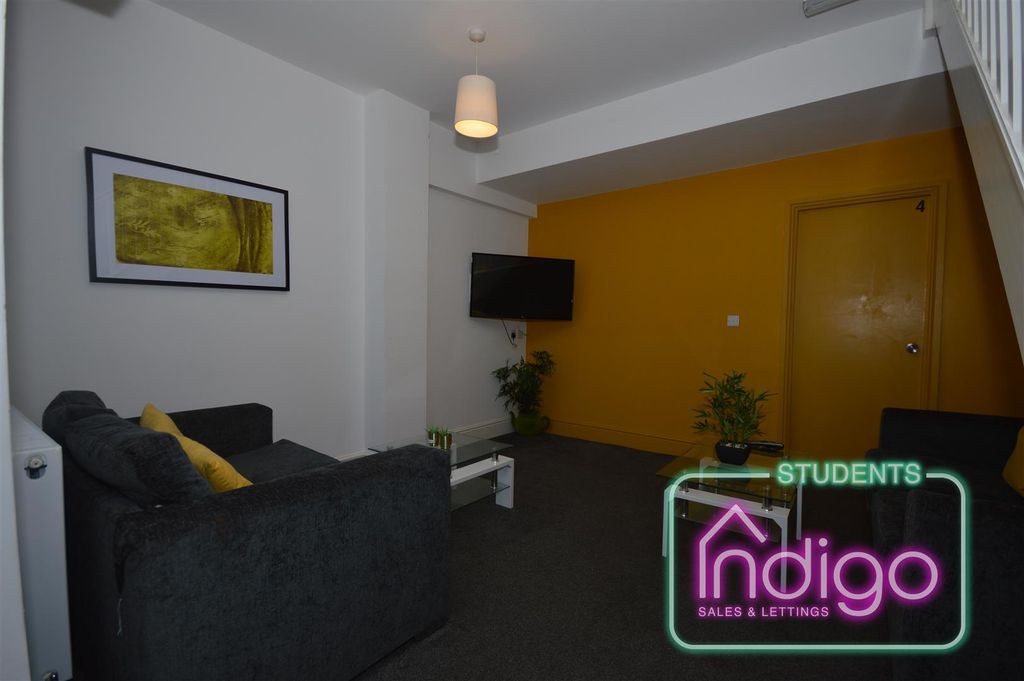 Property photo 3 of 7 Hassell_St_(33).Jpg