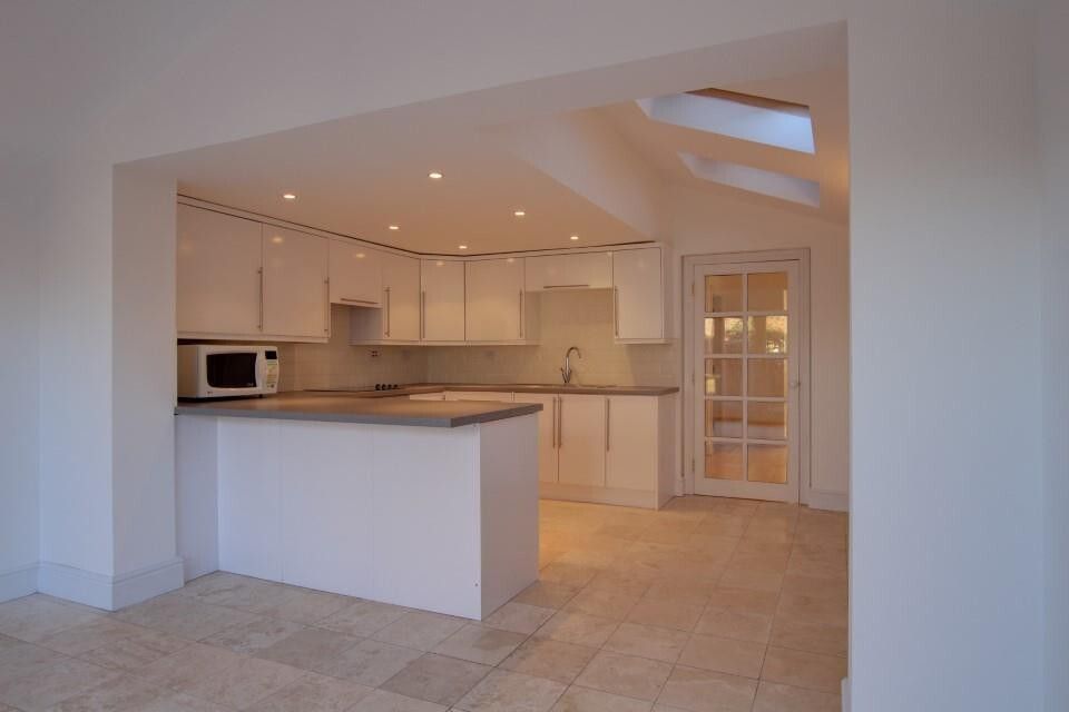 Property photo 3 of 10 Kitchen 2
