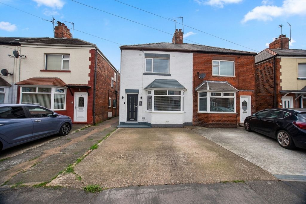 Property photo 1 of 20 Front