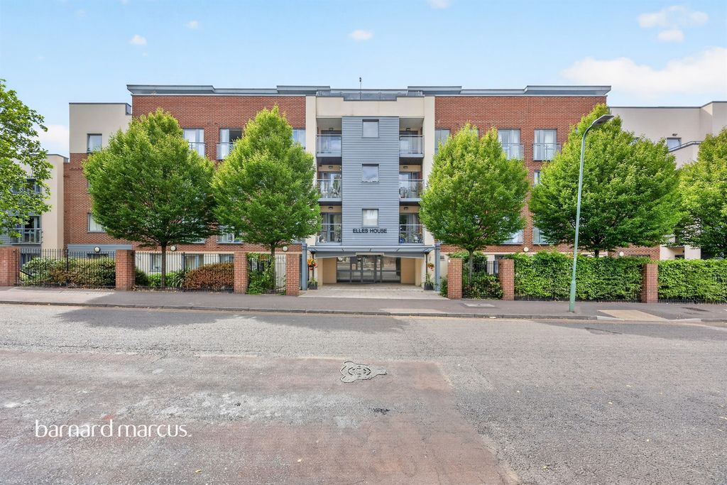 Property photo 1 of 11
