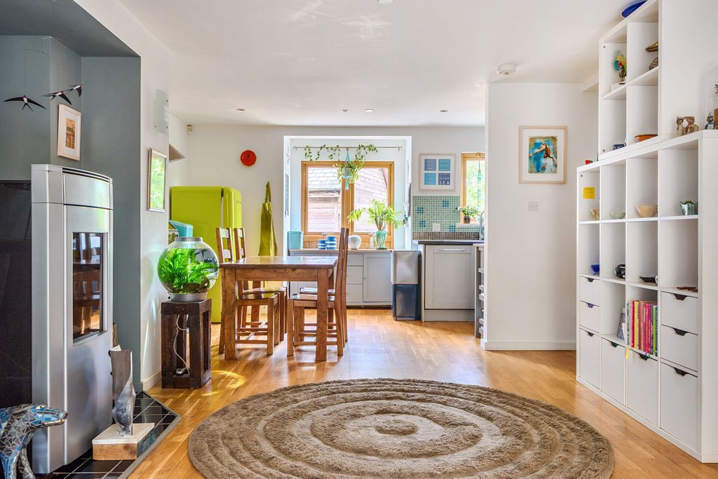 Property photo 3 of 20 10-6A69F18c299cd-...
