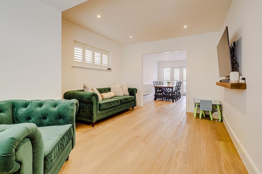 Property photo 3 of 26