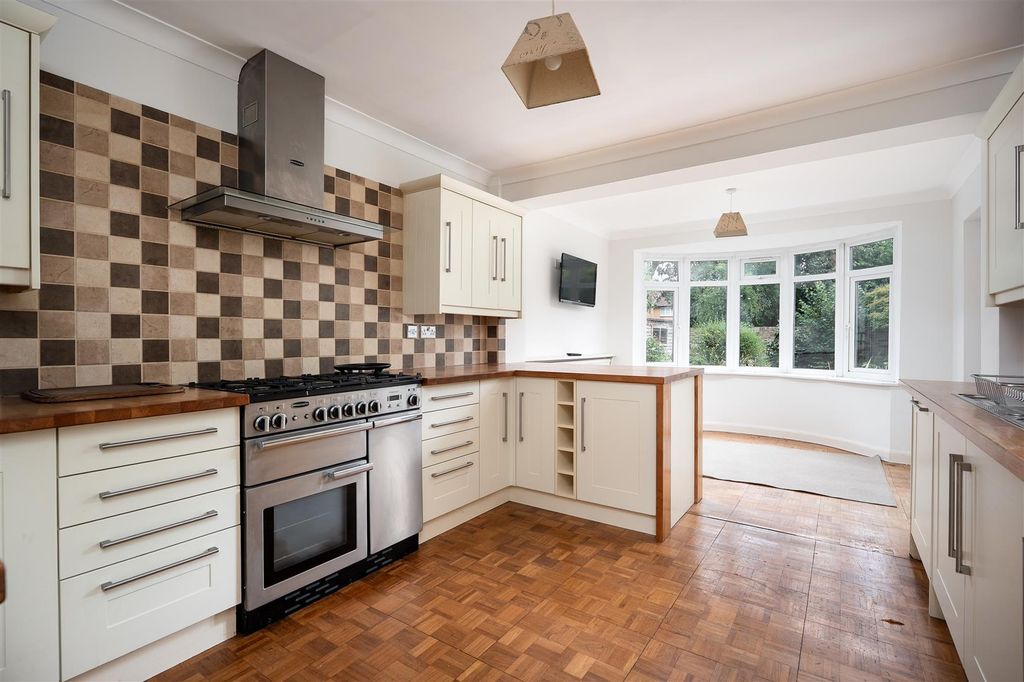 Property photo 2 of 20 Kitchen