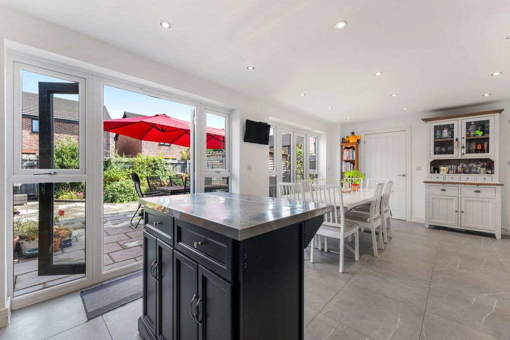 Property photo 3 of 25