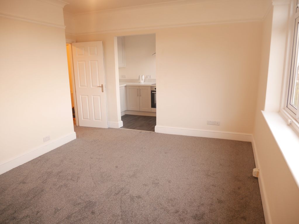 Property photo 3 of 7 Lounge 2