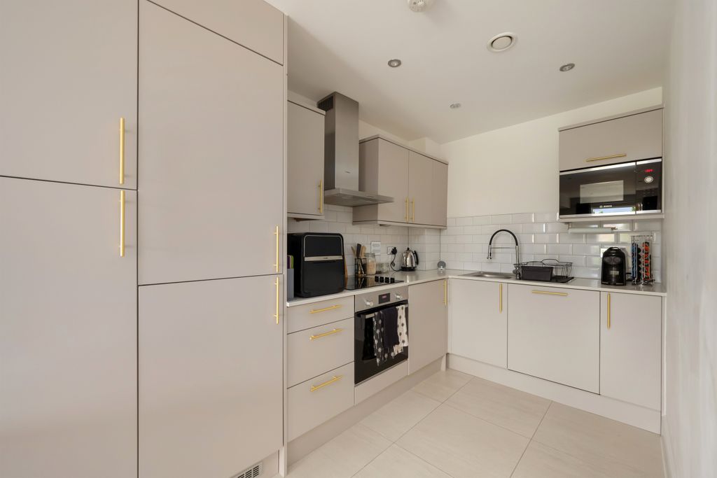 Property photo 3 of 16 Kitchen