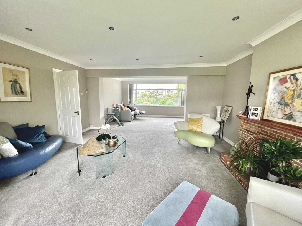 Property photo 3 of 19