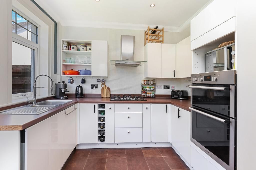 Property photo 3 of 20 Kitchen