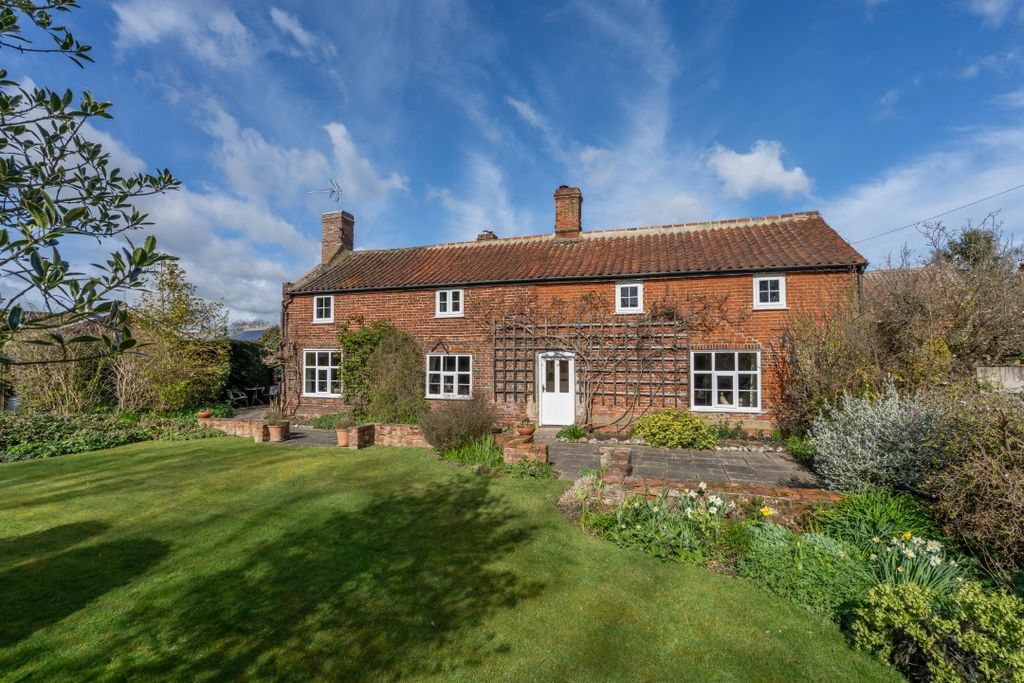 Property photo 1 of 34