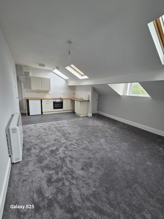 Property photo 3 of 10 Lounge/Kitchen