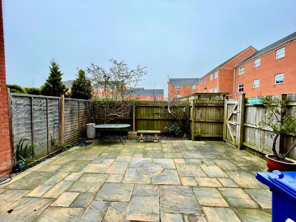 Property photo 2 of 17 Garden