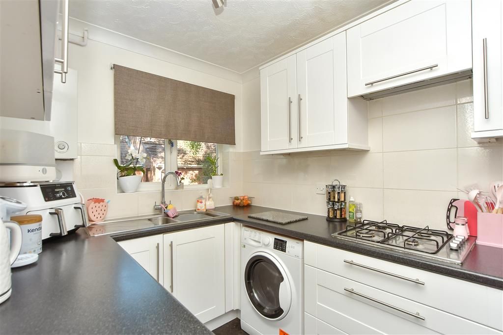 Property photo 3 of 9 Kitchen