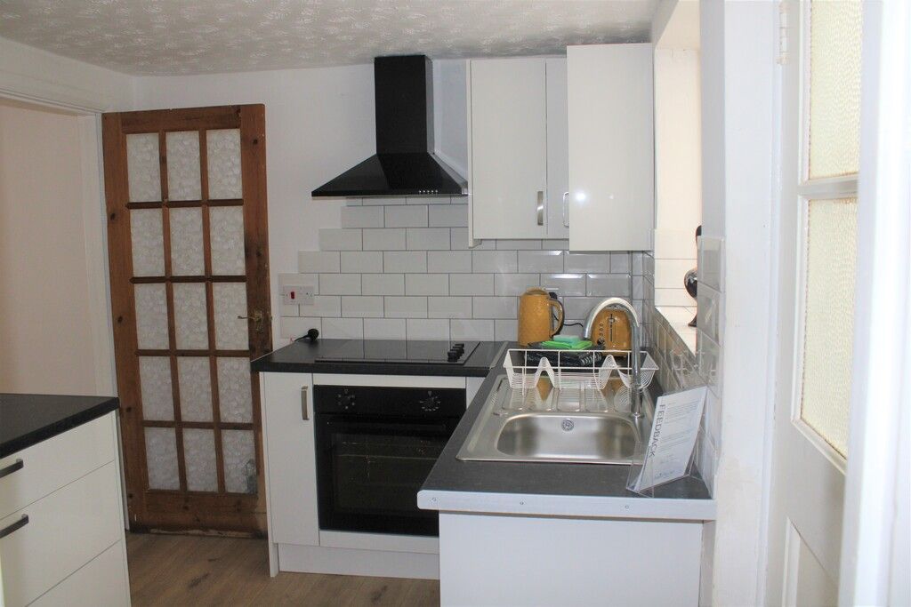 Property photo 2 of 6 Kitchen