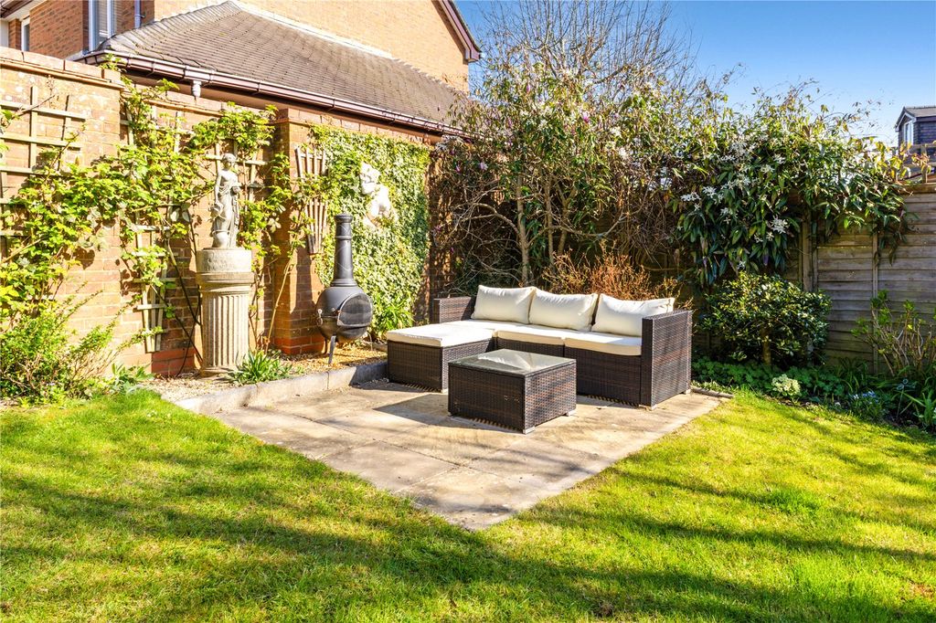 Property photo 2 of 14 Seating Area