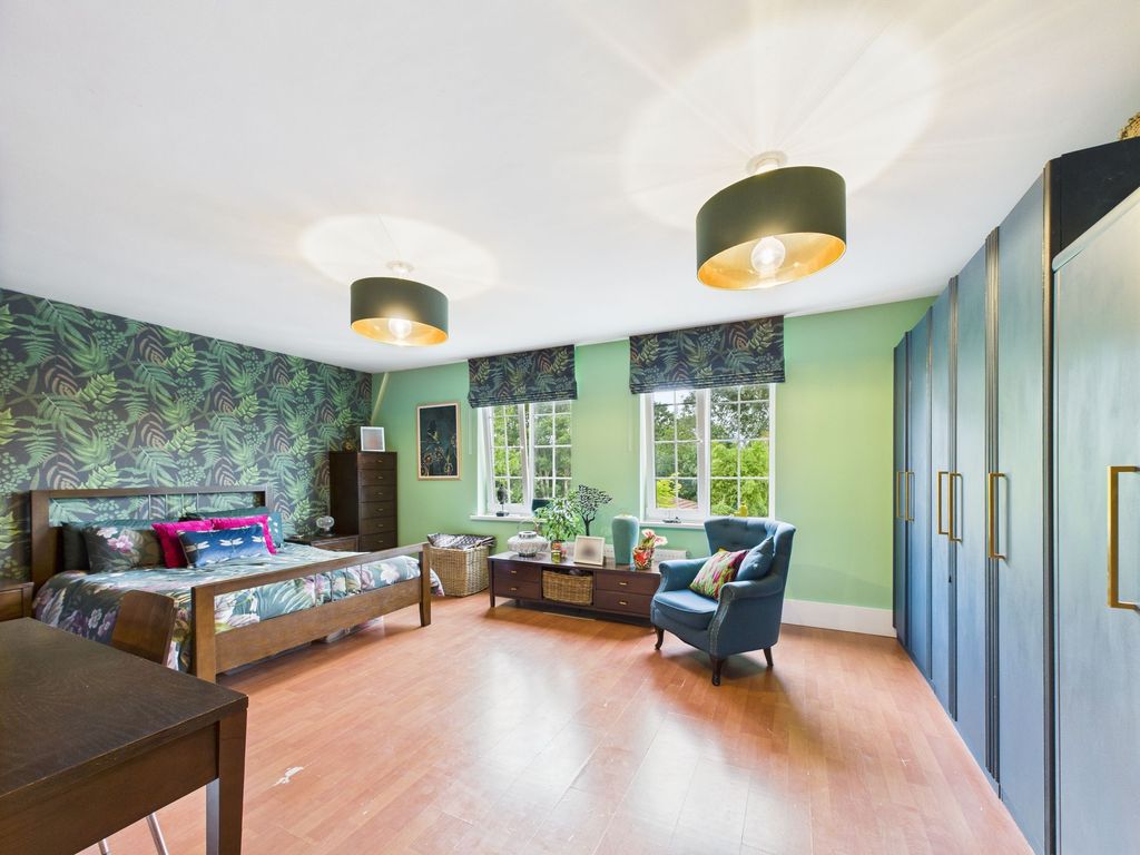 Property photo 2 of 25