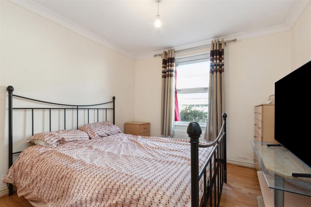 Property photo 3 of 6 Kingston Road, South Wimbledon Bedroom