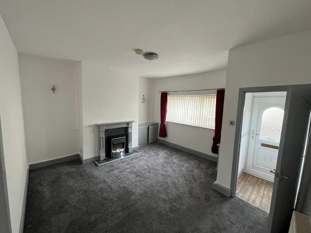 Property photo 1 of 8 Living Room