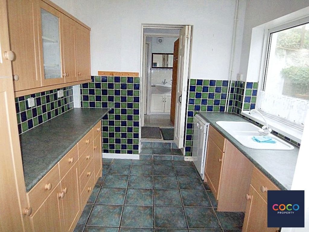 Property photo 3 of 5 Kitchen