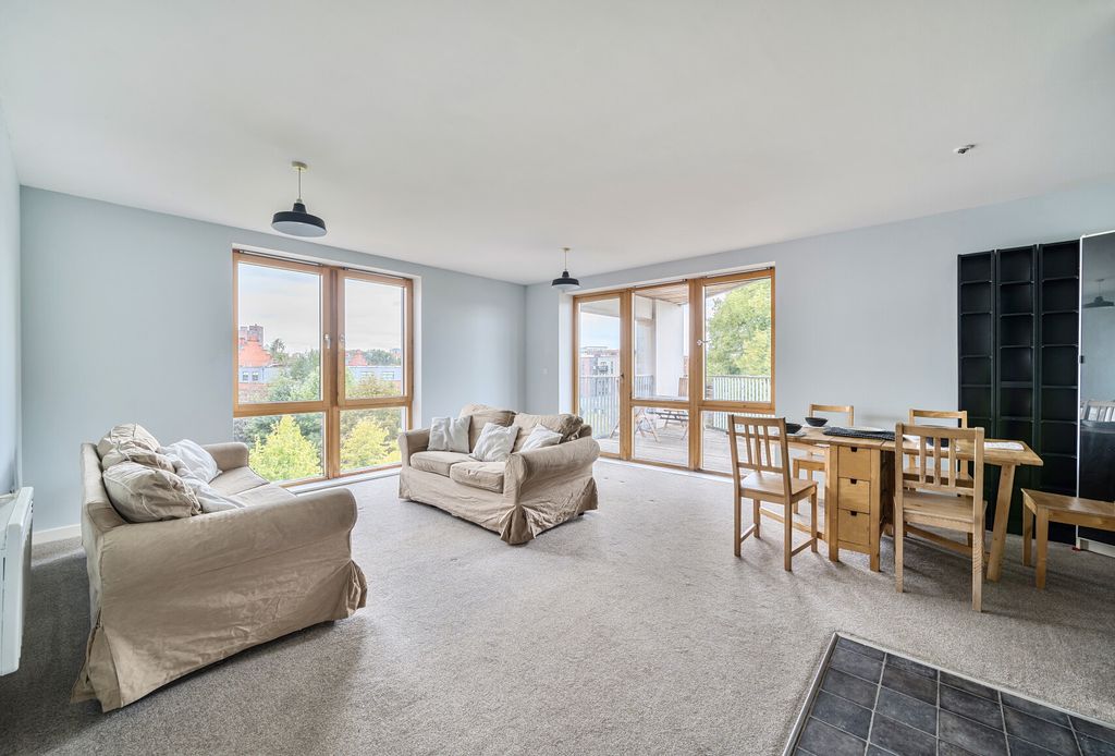 Property photo 1 of 14 1350583-15-68c045...
