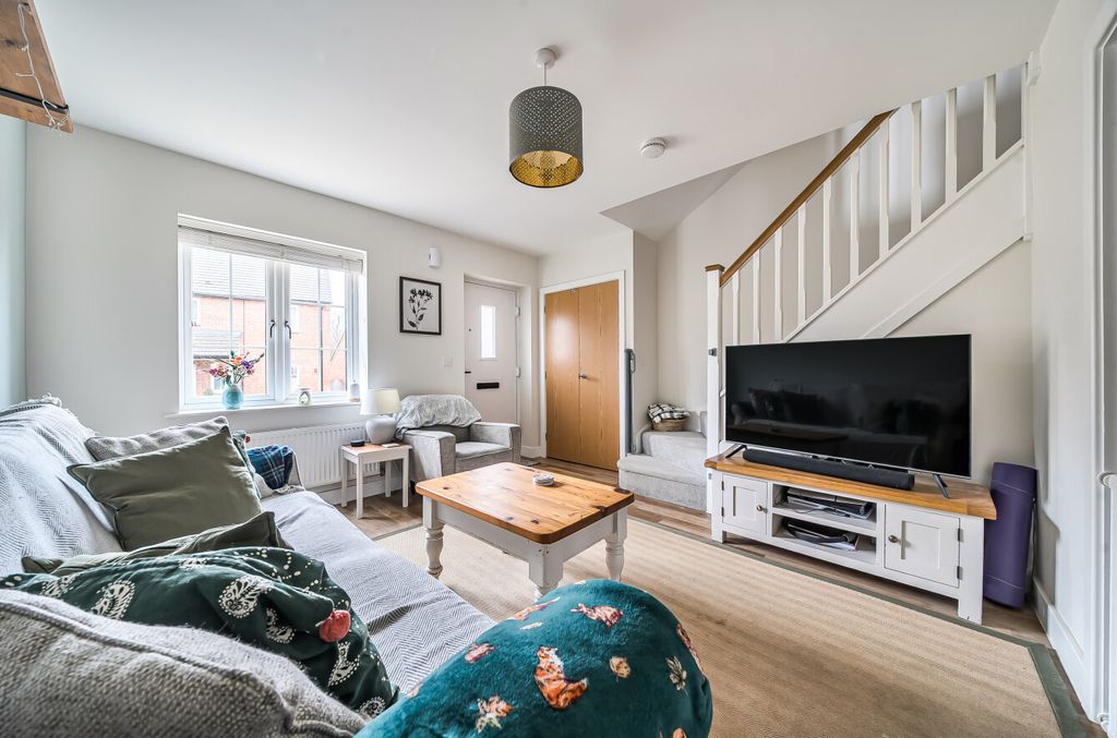 Property photo 2 of 12 1401404-9-696E689...