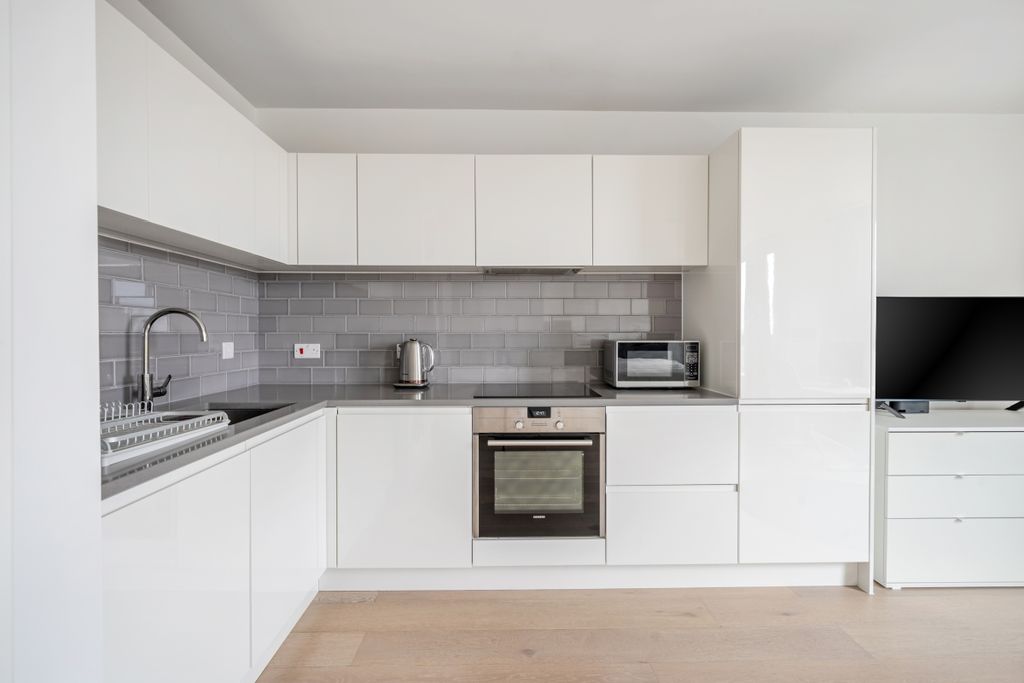 Property photo 3 of 14 1333370-17-6890c1...