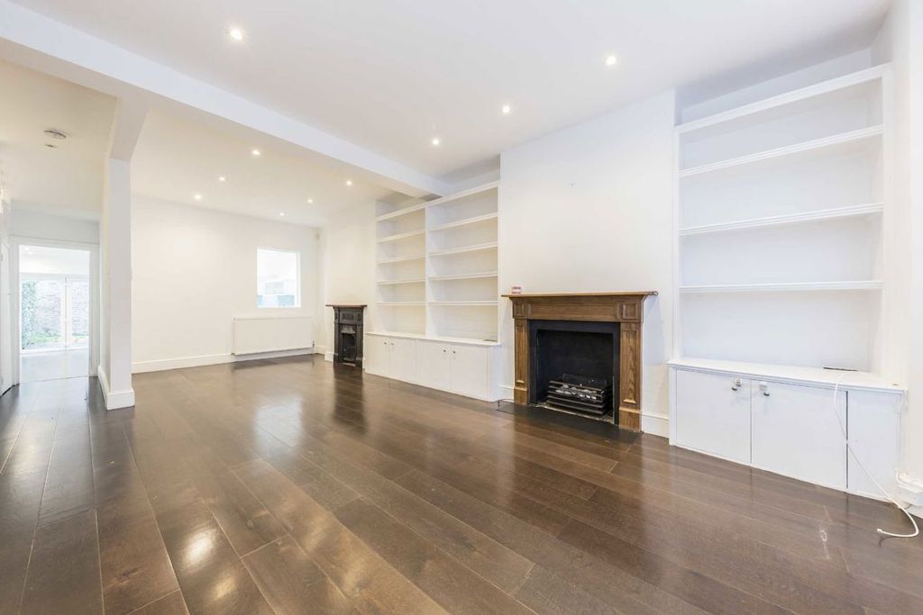 Property photo 2 of 11