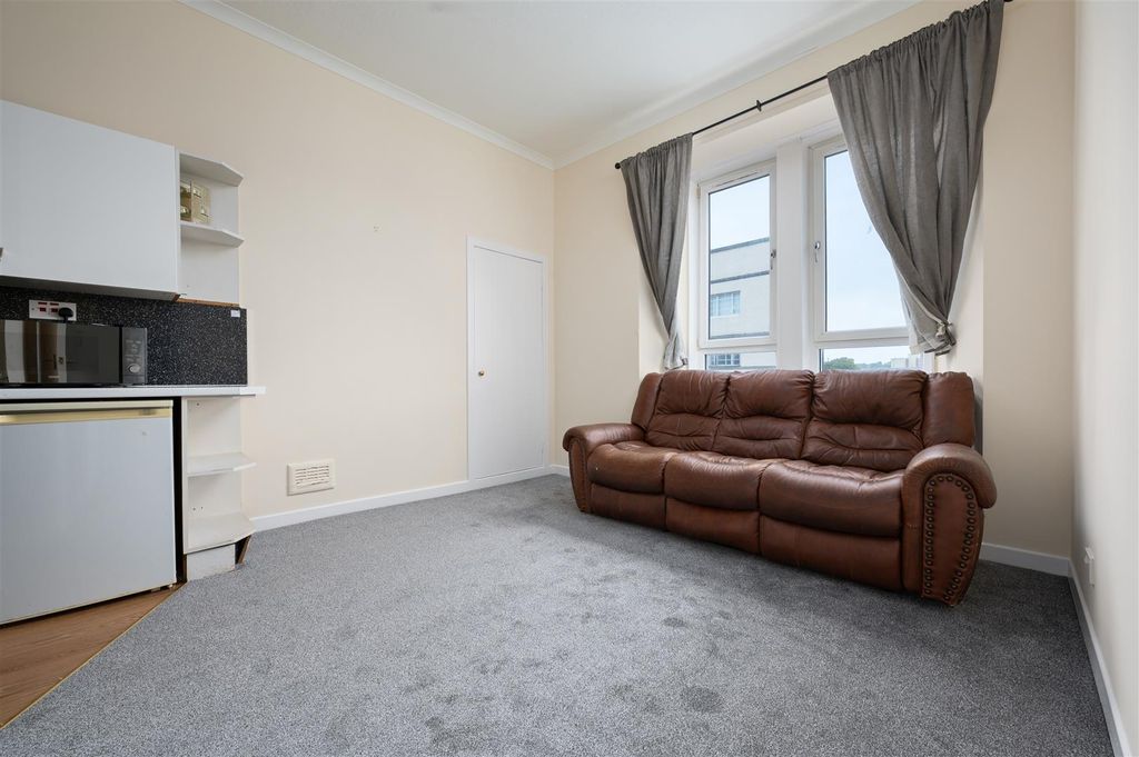 Property photo 2 of 18 41Acarnegiedrive011.Jpg