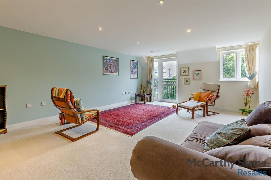 Property photo 2 of 23 8660351-Interior08-800.Jpg