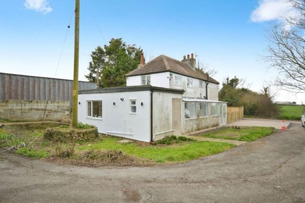 Property photo 2 of 26