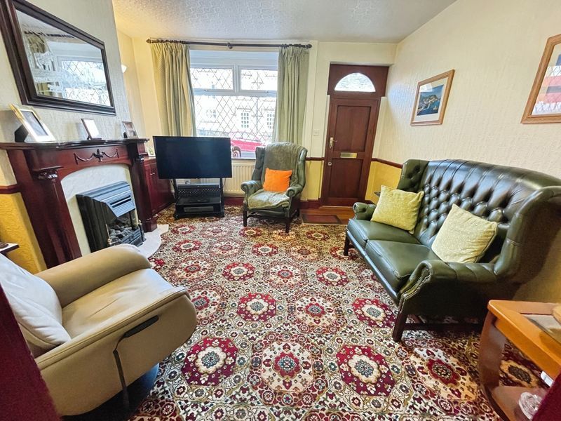 Property photo 2 of 16 Lounge