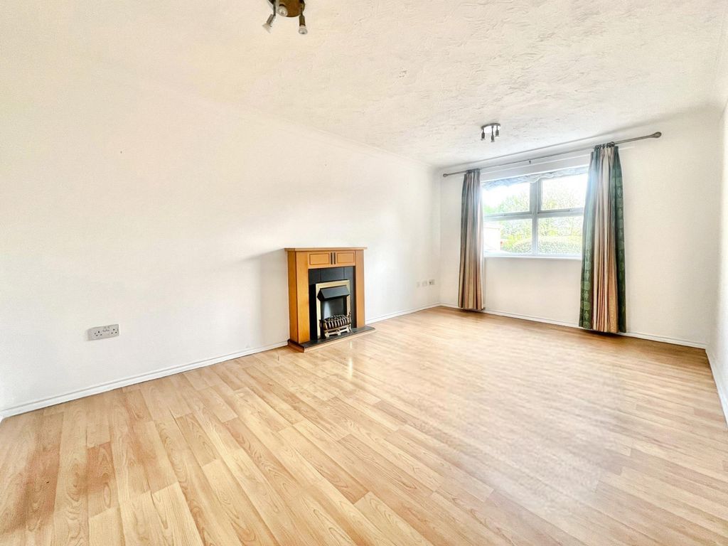 Property photo 3 of 9 Living Room