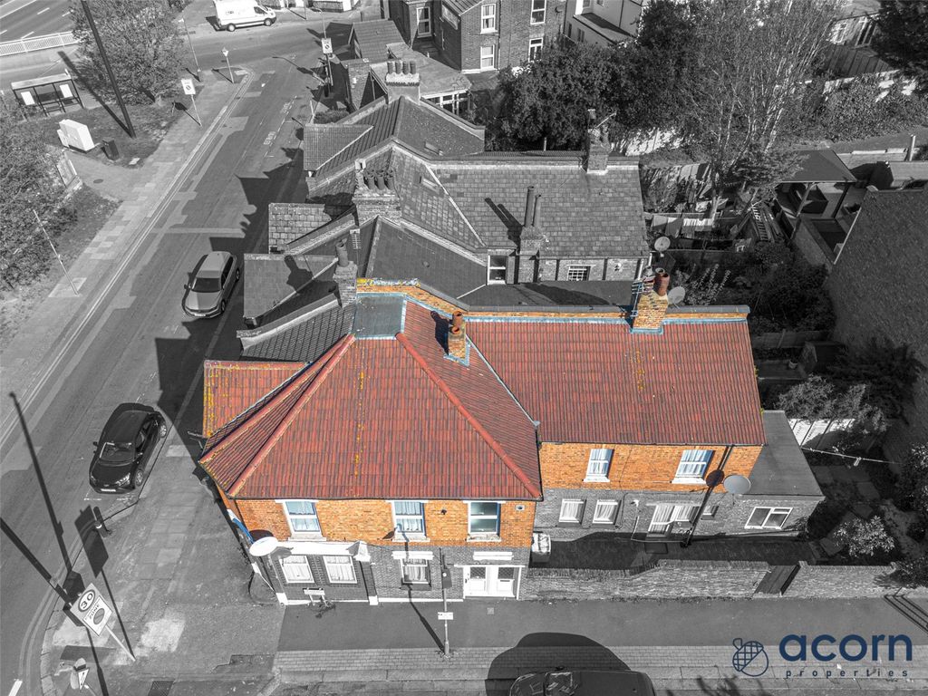 Property photo 2 of 27 Picture No. 16