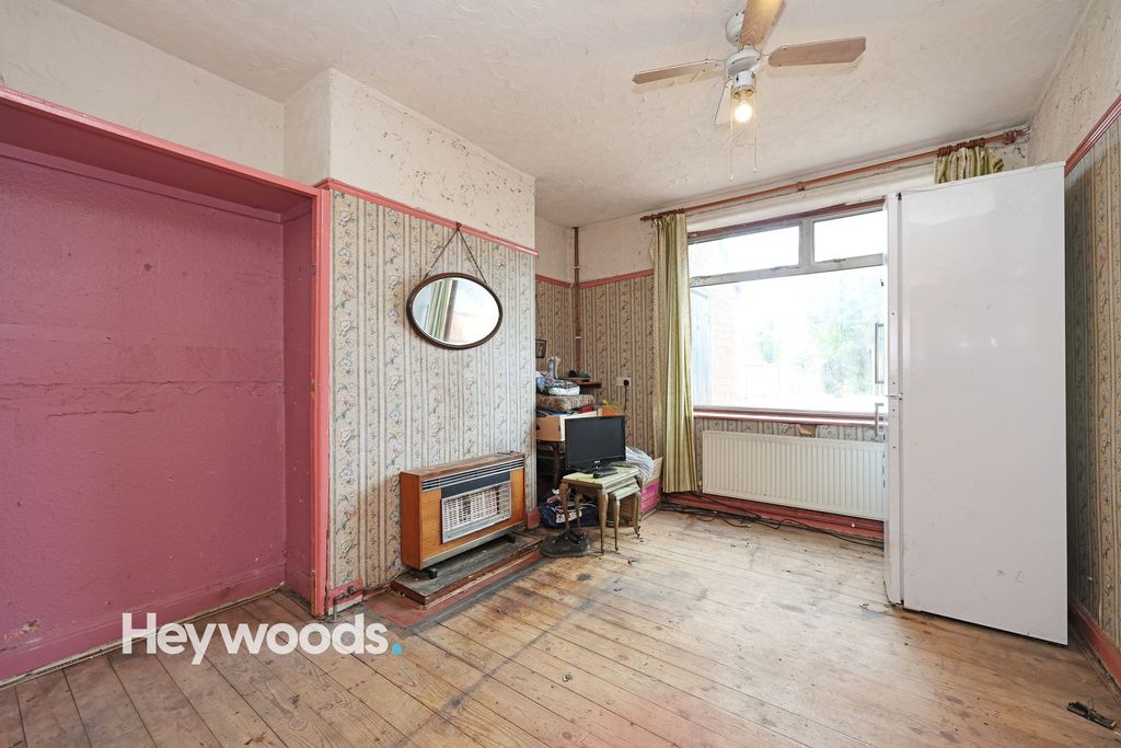 Property photo 2 of 27