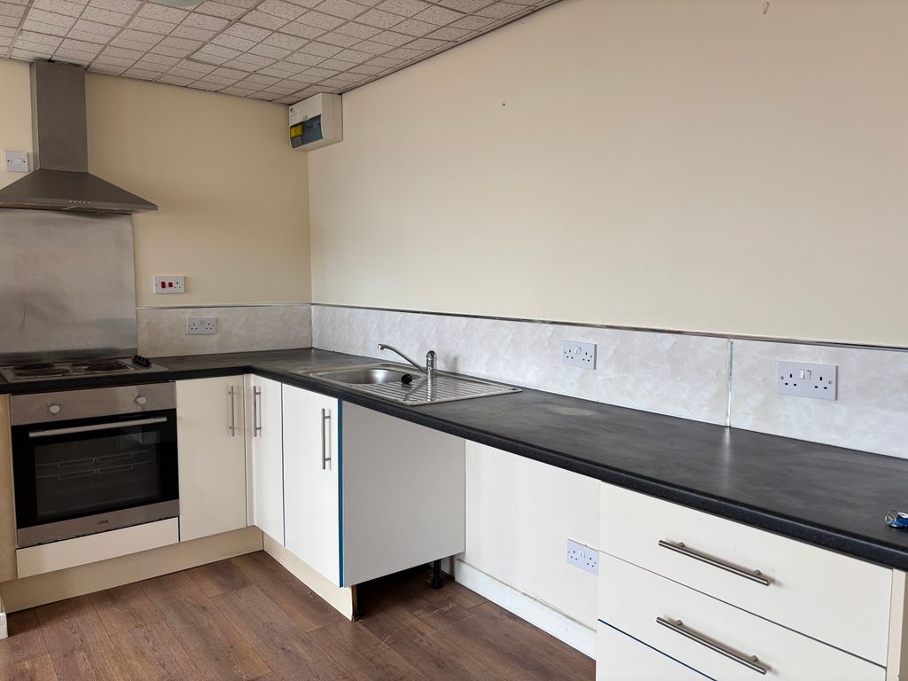 Property photo 2 of 10 Fitted Kitchen