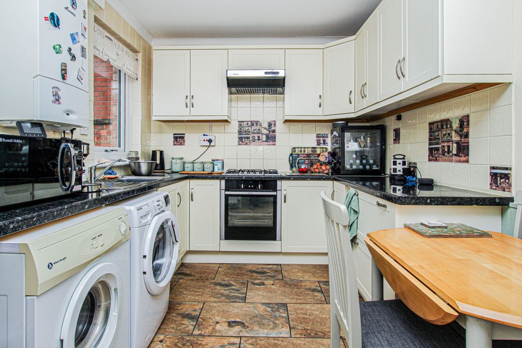 Property photo 3 of 10 Kitchen/Dining Room