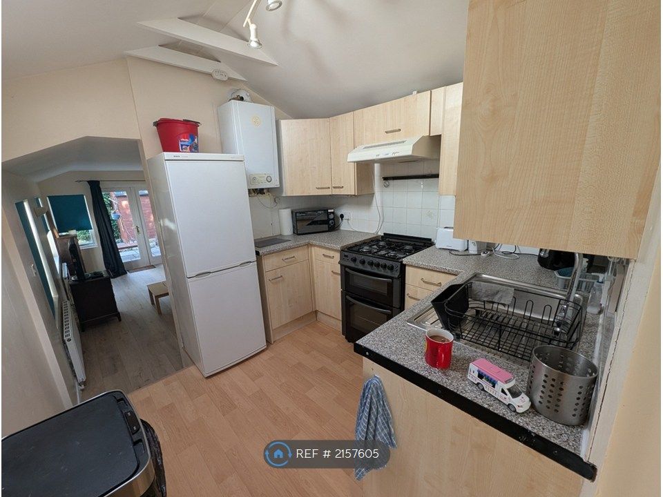Property photo 3 of 10 Kitchen