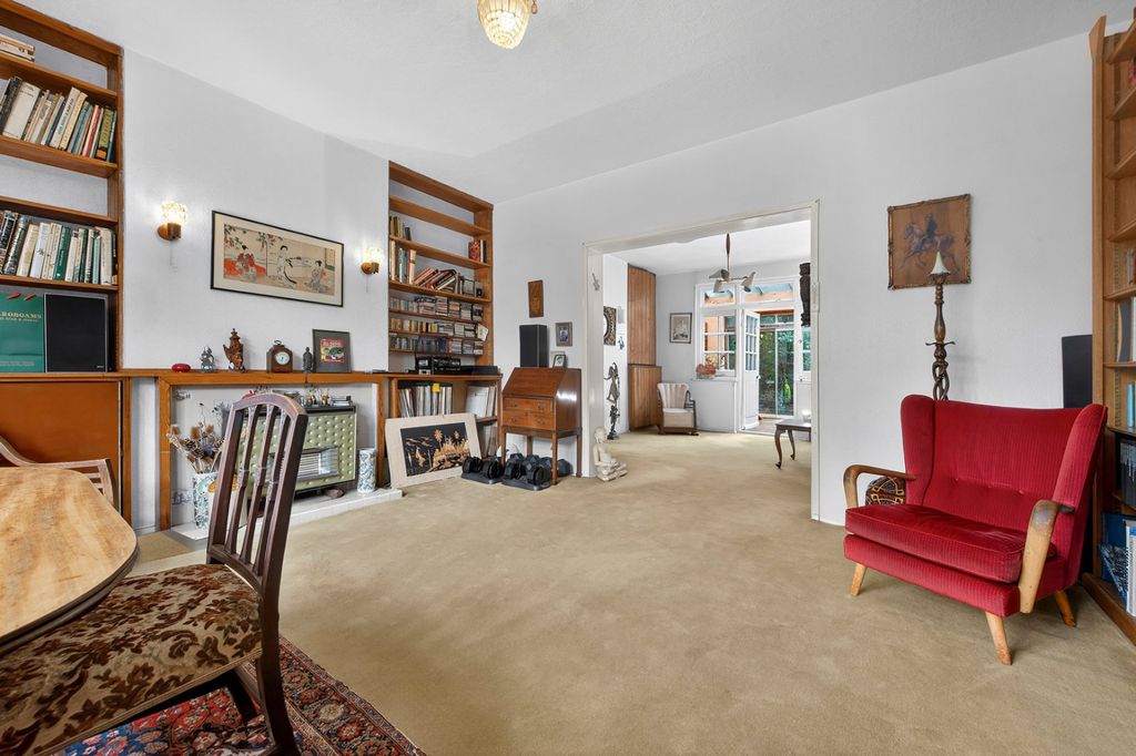 Property photo 2 of 23