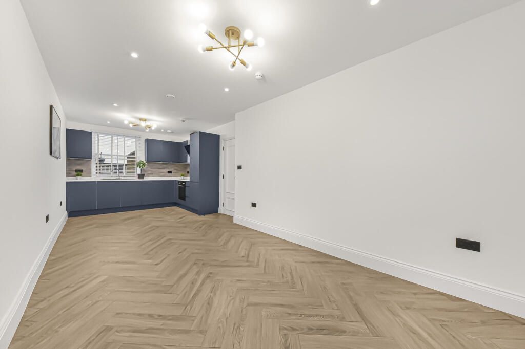 Property photo 1 of 16 2 Bedroom Flat For Rent