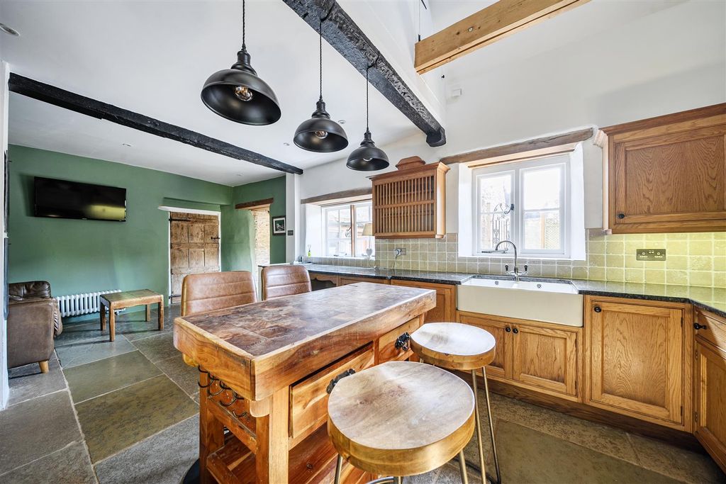 Property photo 2 of 17 Kitchen