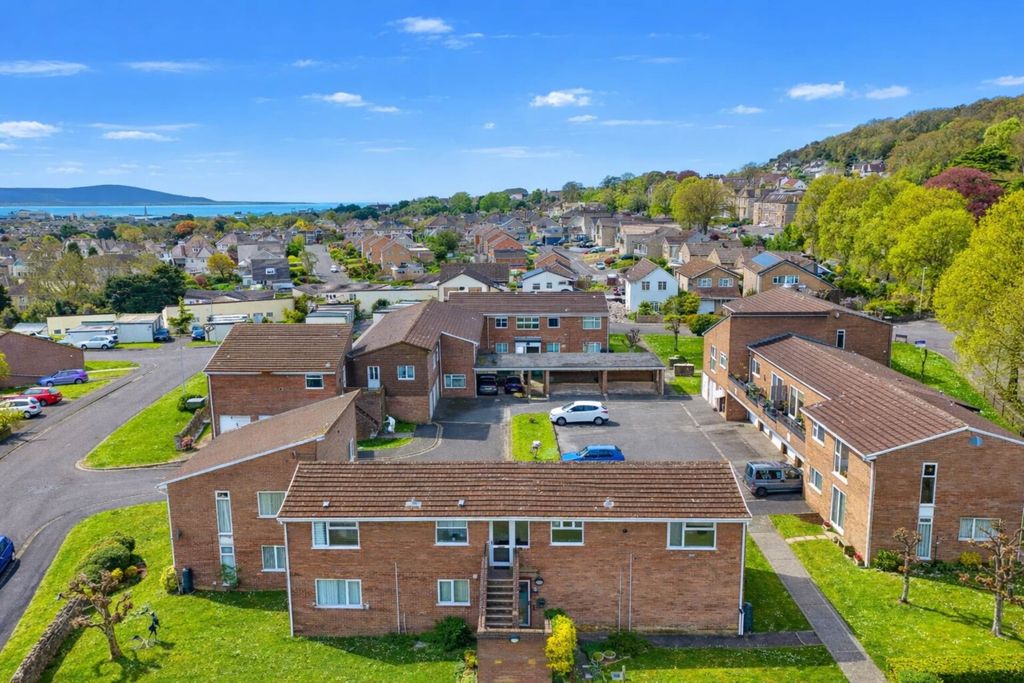 Property photo 2 of 11