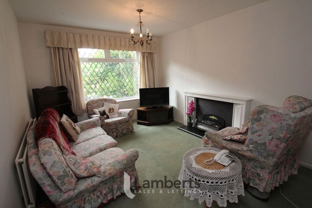 Property photo 3 of 10 Lounge